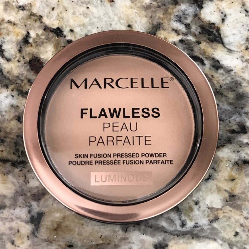 Marcelle Limited Edition Flawless Luminous Pressed Powder ~ Brand New!! 🧡